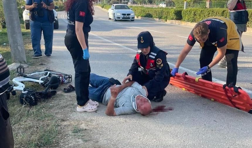 Alkollü bisiklet kullandı: Direğe çarptı