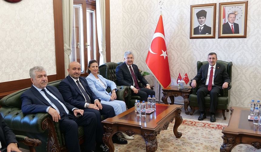 Cumhurbaşkanı Yardımcısı Yılmaz’dan Eskişehir’de Vali ziyareti
