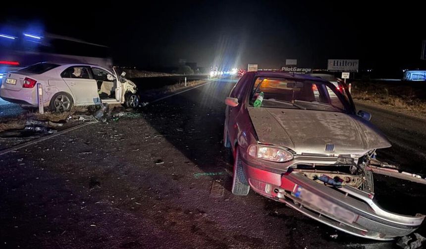 Eskişehir-Ankara yolunda iki otomobil çarpıştı: 5 yaralı