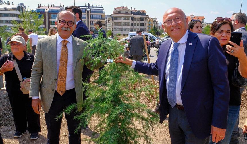 Eskişehir Milletvekilleri YENİ Parti’nin bahçesine fidan dikti