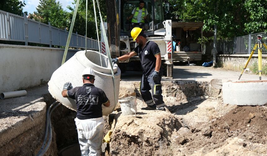 Eskişehir’de altyapı çalışmaları hız kesmiyor: İki mahallede yeni kanalizasyon hattı