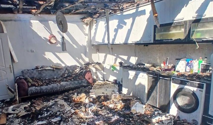 Eskişehir’de çıkan yangında müstakil ev kül oldu