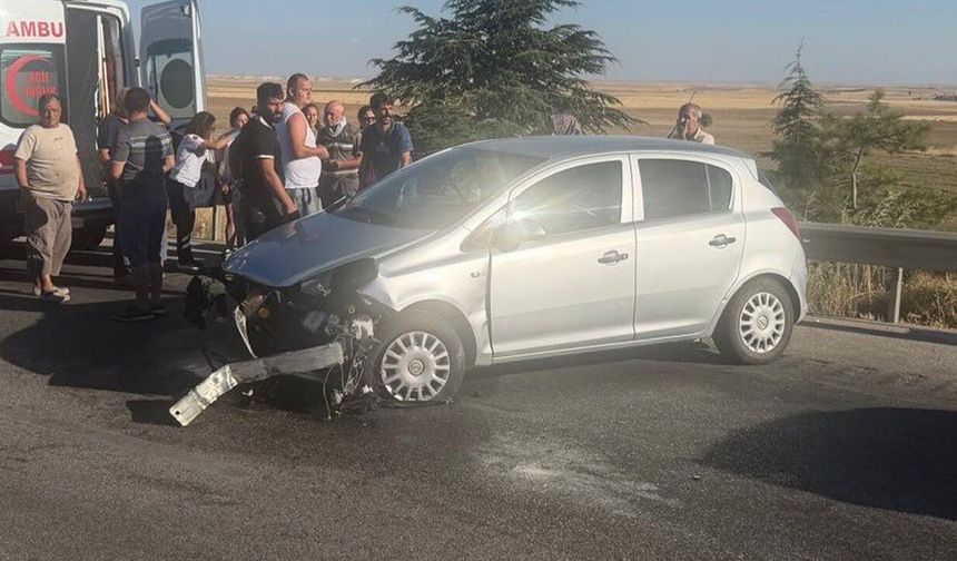 Eskişehir’de lastiği patlayan araç bariyerlere girdi: 1’i çocuk 3 yaralı