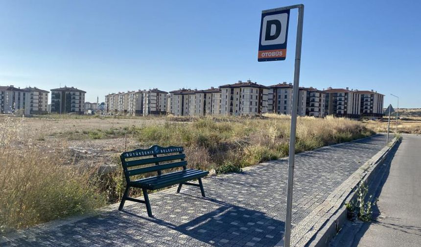 Eskişehir'de tepki çeken durak değişti: Vatandaşların beklediği yere bank geldi