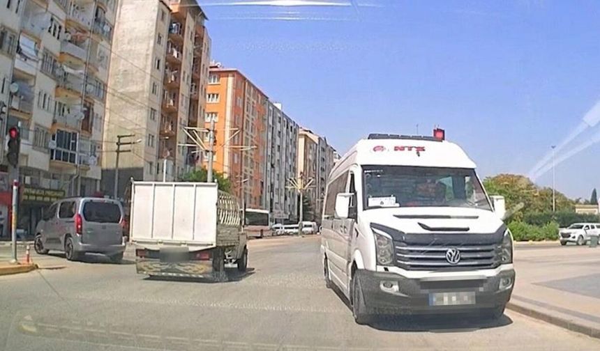 Eskişehir’de ters yöne giren servis korkuttu