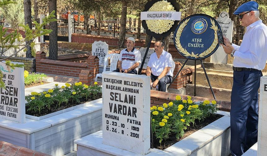 Eskişehir'in eski belediye başkanı Selami Vardar ölüm yıl dönümünde anıldı