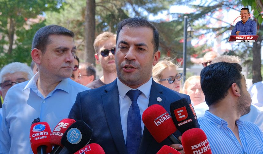 Geçmişe sünger çekmek bıyık kesmek kadar kolay değil ki