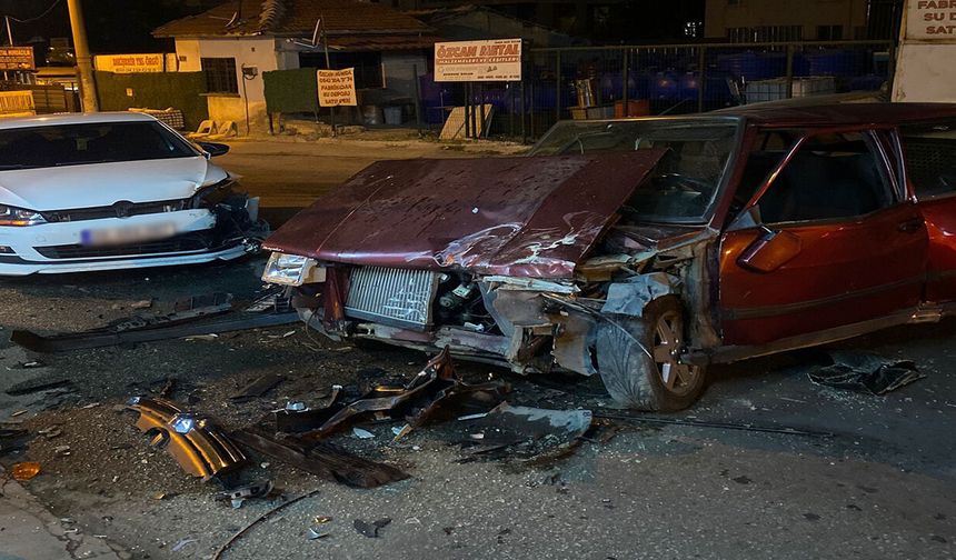 Eskişehir'de feci çarpışma: Araç hurdaya döndü