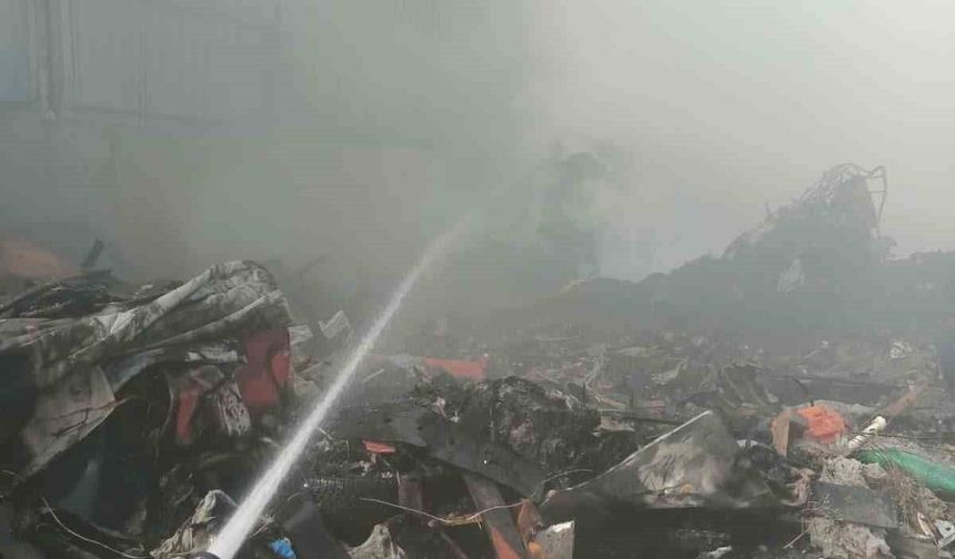 Eskişehir'de yangınların ardı arkası kesilmiyor: Şimdi de geri dönüşüm fabrikası...