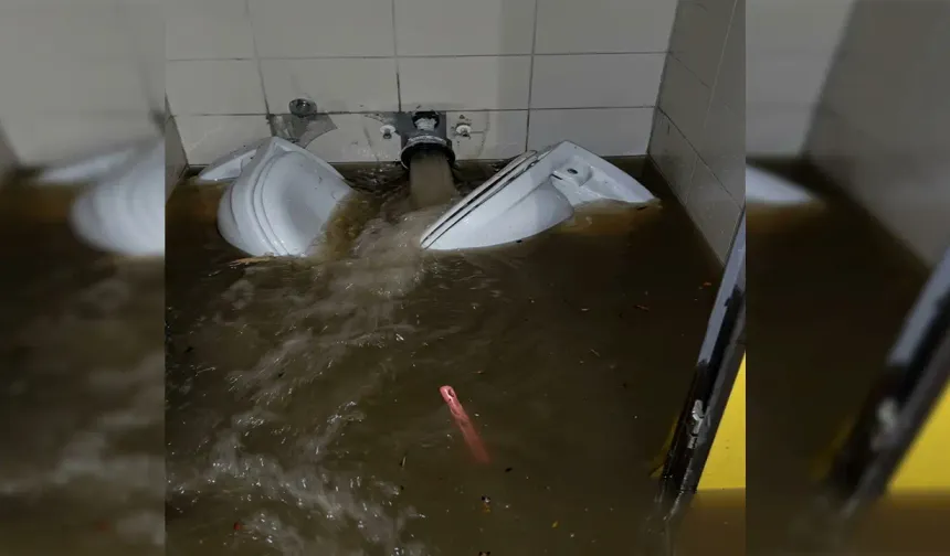 Anadolu Üniversitesi'nde su baskını: Yeni Yemekhane geçici olarak kapatıldı