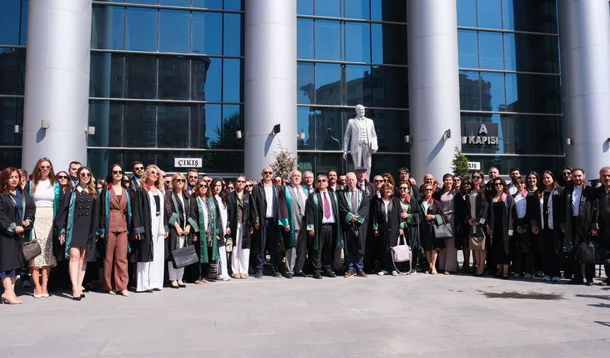 Eskişehir Adliyesi önünde adli yıl açılışı: Avukatlar adalet istiyor