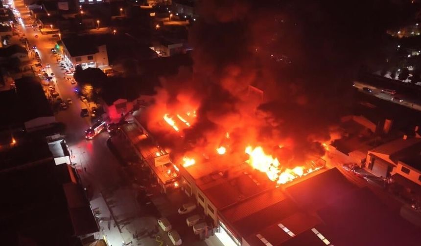 Eskişehir Baksan Sanayi Sitesi alevlere teslim! Yangına TOMA’larla müdahale