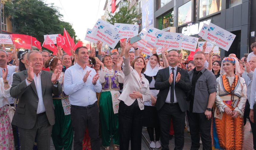 Uluslararası Eskişehir Porsuk Festivali görkemli yürüyüşle başladı