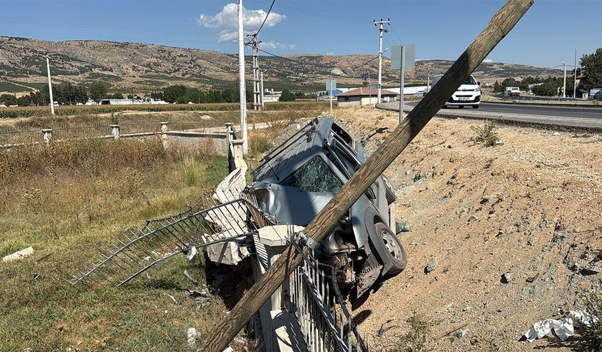 Eskişehir’de araç virajda kontrolden çıktı: Bir yaralının durumu ağır