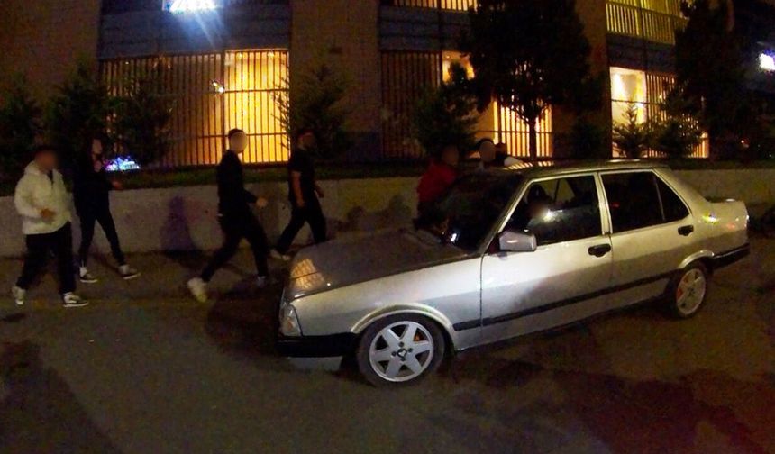 Eskişehir’de AVM önünde gerilim! Otomobildeki kişiye böyle saldırdı