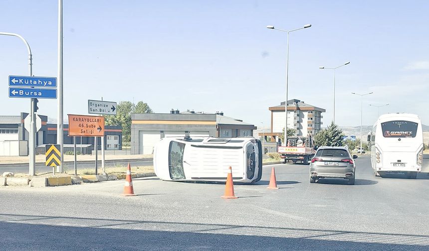 Eskişehir’de iki araç çarpıştı: Araç yan yattı, 5 yaralı