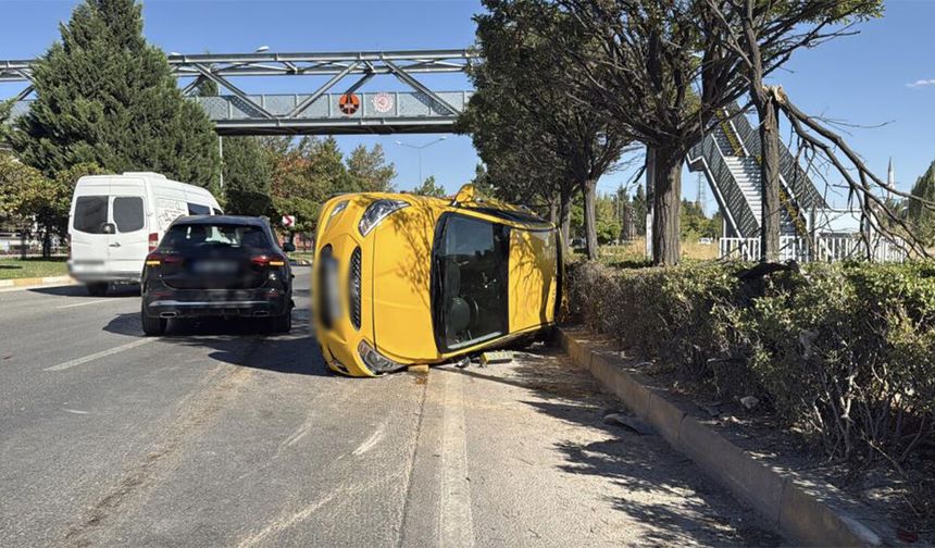 Eskişehir'de korkutan kaza: 2 sürücü yaralandı