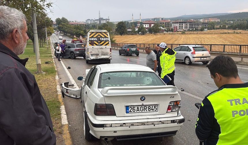Eskişehir'de sağanak sonrası 7 otomobil birbirine girdi: 1 yaralı