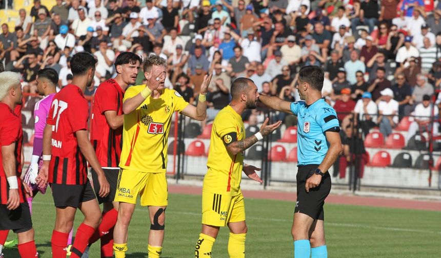 Eskişehirspor'un golü hakemin faul kararıyla iptal edildi
