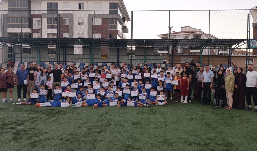 Öncüspor Futbol Yaz Okulunu tamamladı...
