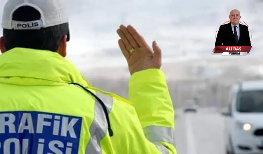 Trafiğin yalnız adamı, trafik polisi!