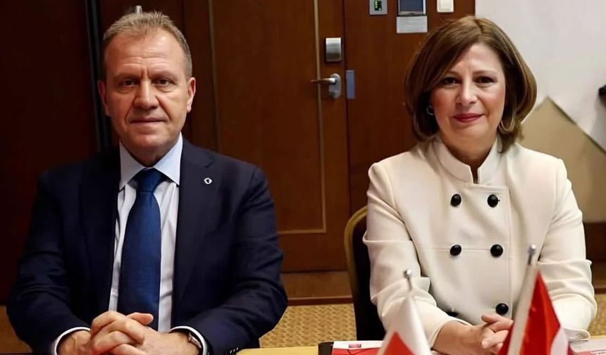 Ayşe Ünlüce'nin bayrak teslimi aldığı Vahap Seçer’den tebrik mesajı