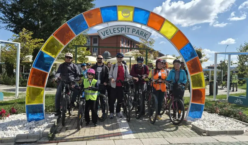 Eskişehir’de bisikletliler trafikte farkındalık için pedal çevirdi