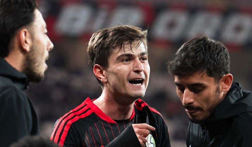 Eskişehirspor - 1922 Akşehirspor maçı ilk yarı sonucu: 2-1