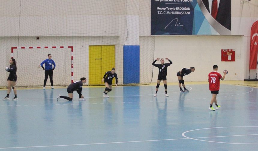 Porsuk Spor Salonu’nda maç trafiği aksadı