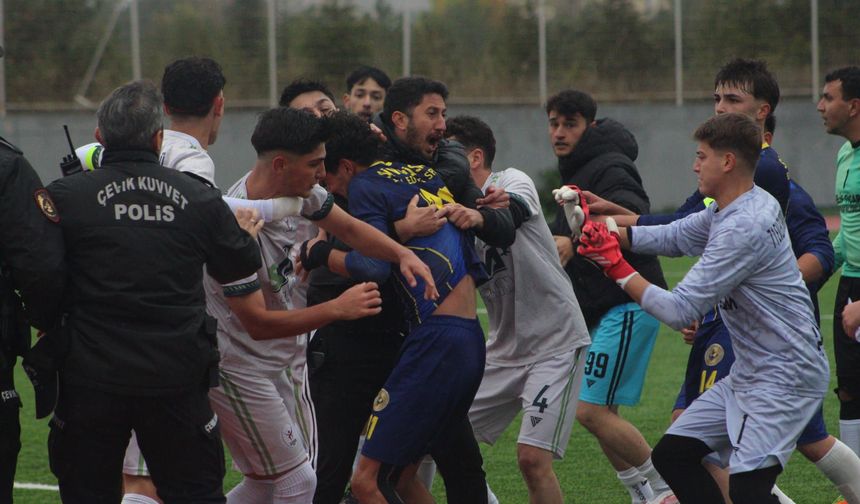 U19 Ligi'nde saha karıştı!