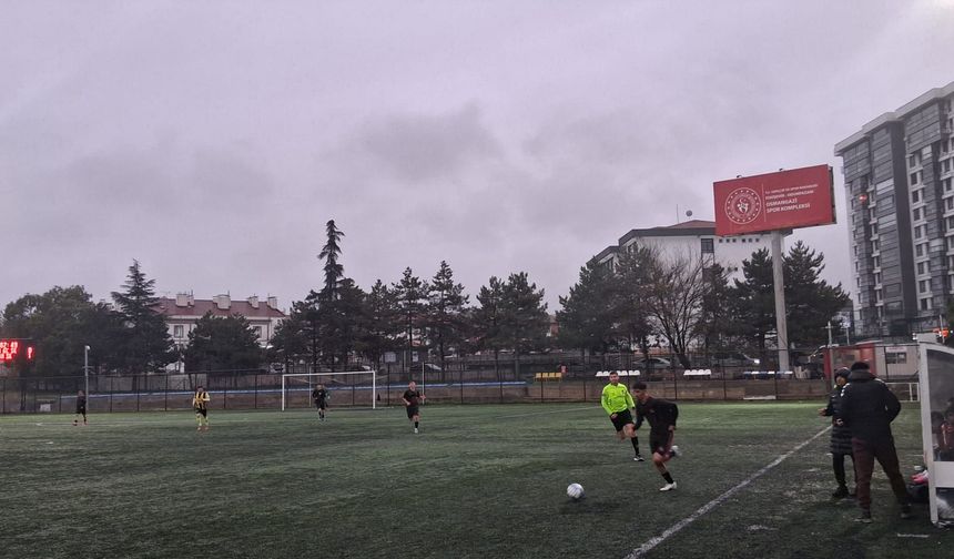 Yıllar sonra ışıklar altında