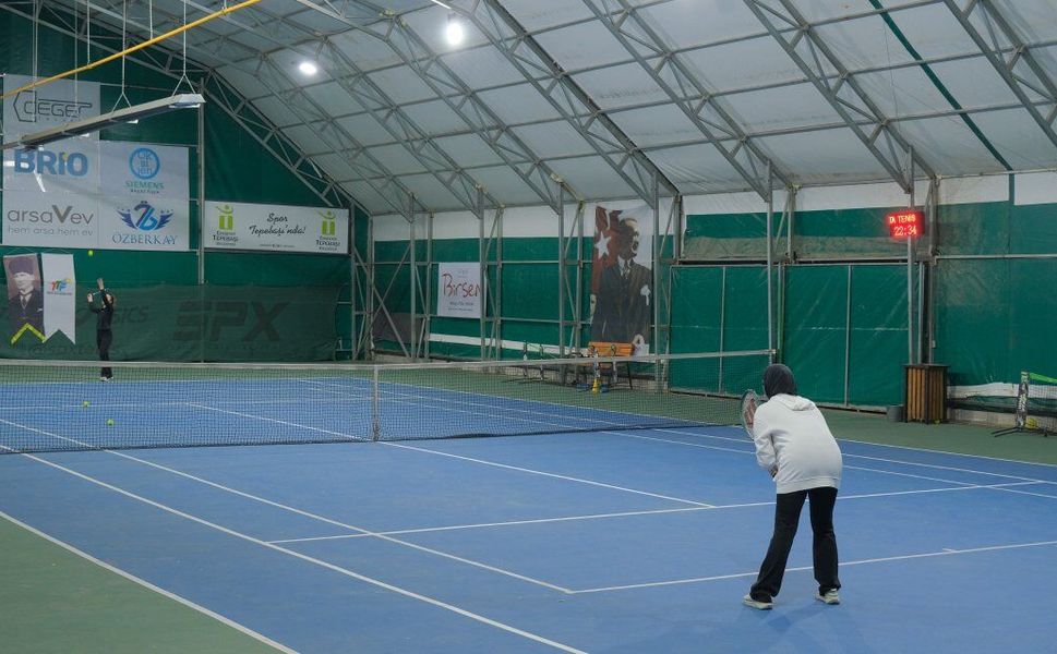 Eskişehir'de tenis karşılaşmaları heyecan dolu anlara sahne oldu