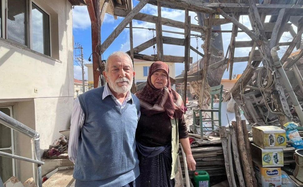 Eskişehir'de yol genişletme çalışmasında bir evin duvarı yıkıldı