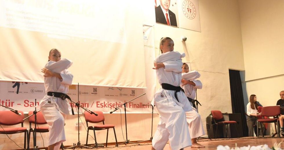 Eskişehir’de gençler için renkli final: Gençlik Yaz Kulübü şenlikle tamamlandı