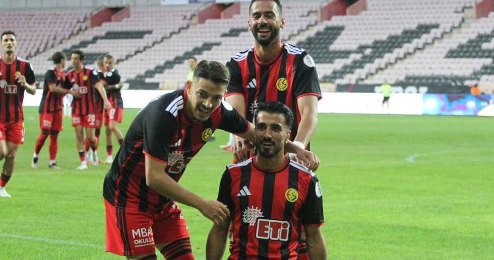 Kaya'dan müthiş giriş!