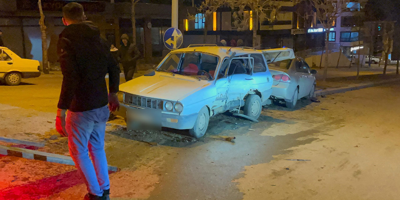 Otomobiller Kaza Yaptı