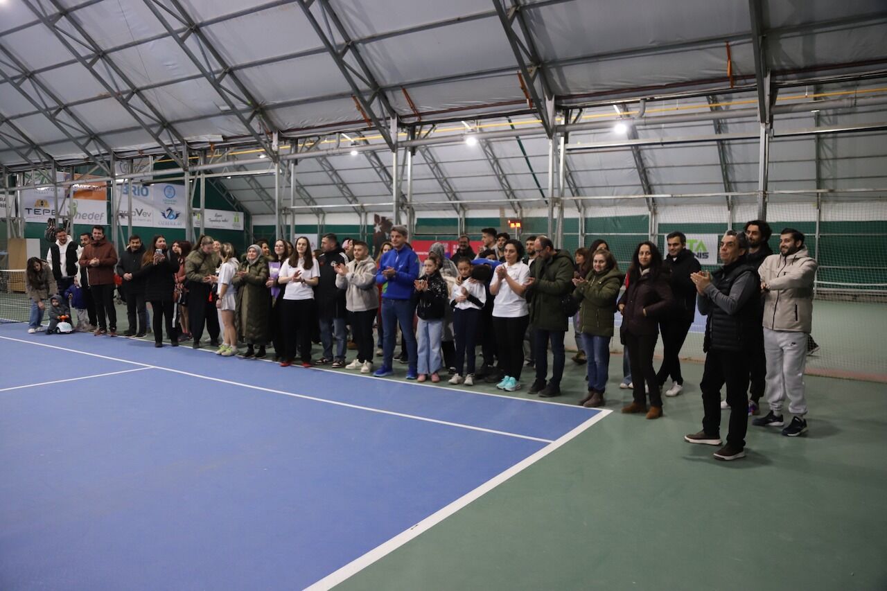 Eskişehirde Kadınlar Tenis Turnuvası Tamamlandı