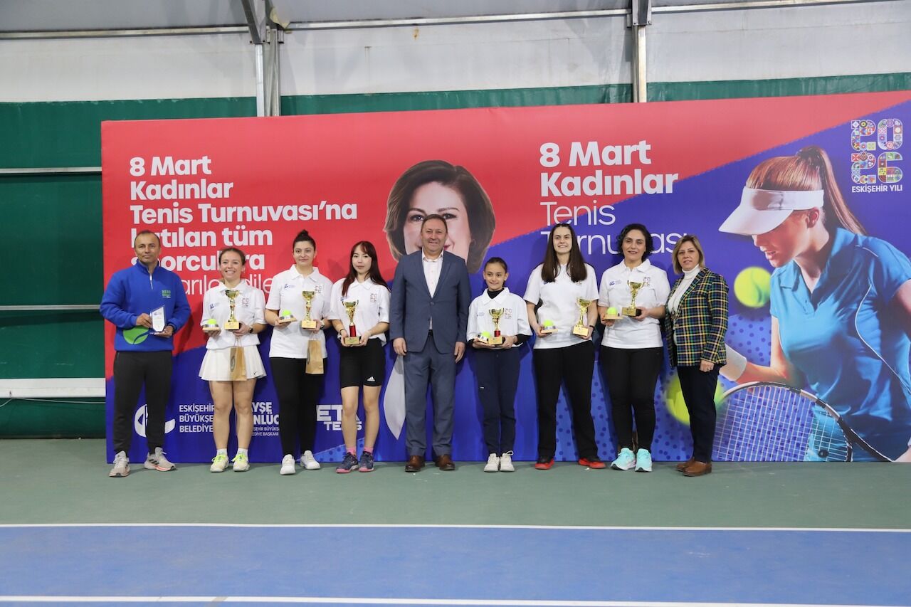 Eskişehirde Kadınlar Tenis Turnuvası Tamamlandı2