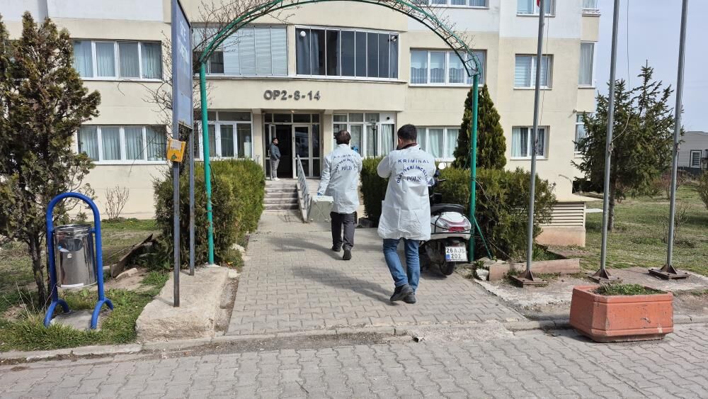Eskişehir'de Şüpheli Ölüm Yaşlı Kadının Cansız Bedenine Ulaşıldı1
