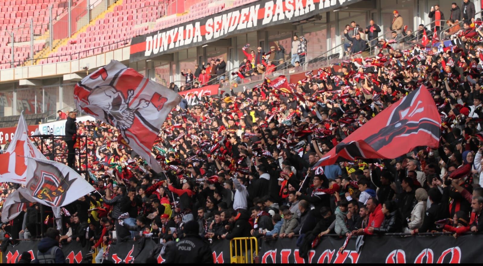 Eskişehirspor Taraftarı Dünya Gündemine Oturdu