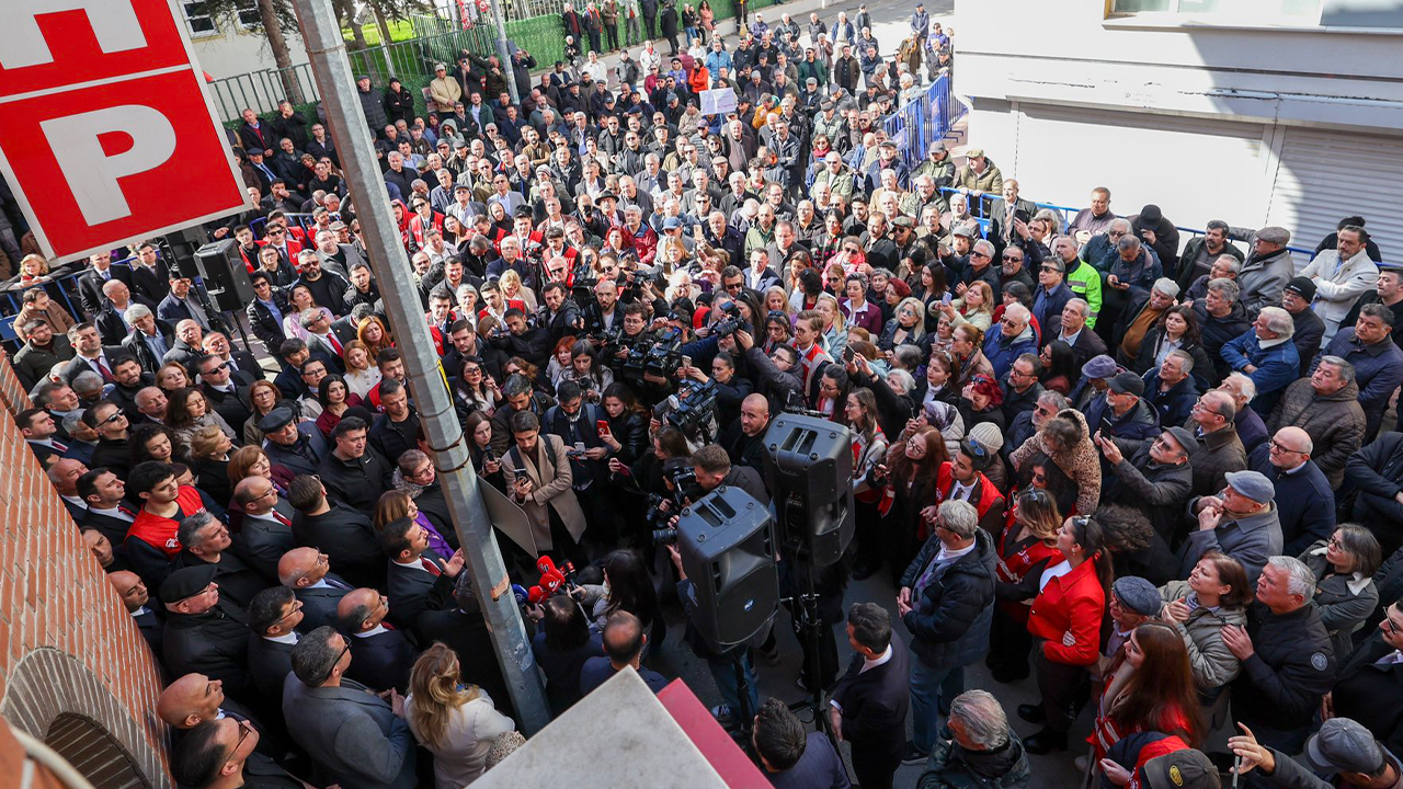 Özgür Özel Kalabalık