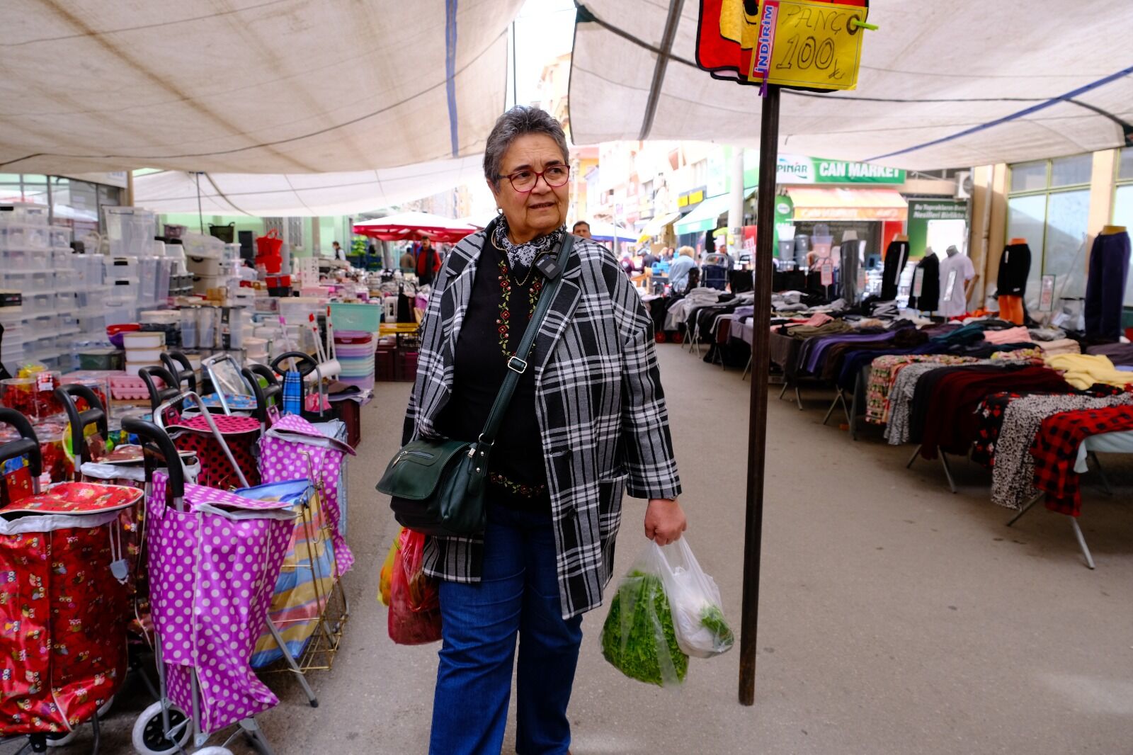 Emekli Pazarda Sadece (2)