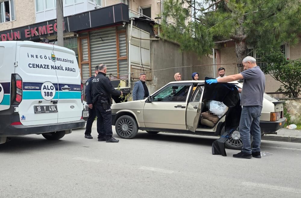 Park Halindeki Aracında Ölü Bulunan Genç