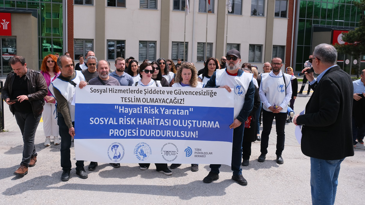 Aile Ve Sosyal Hizmetler Eskişehir İl Müdürlüğü Önünde Protesto