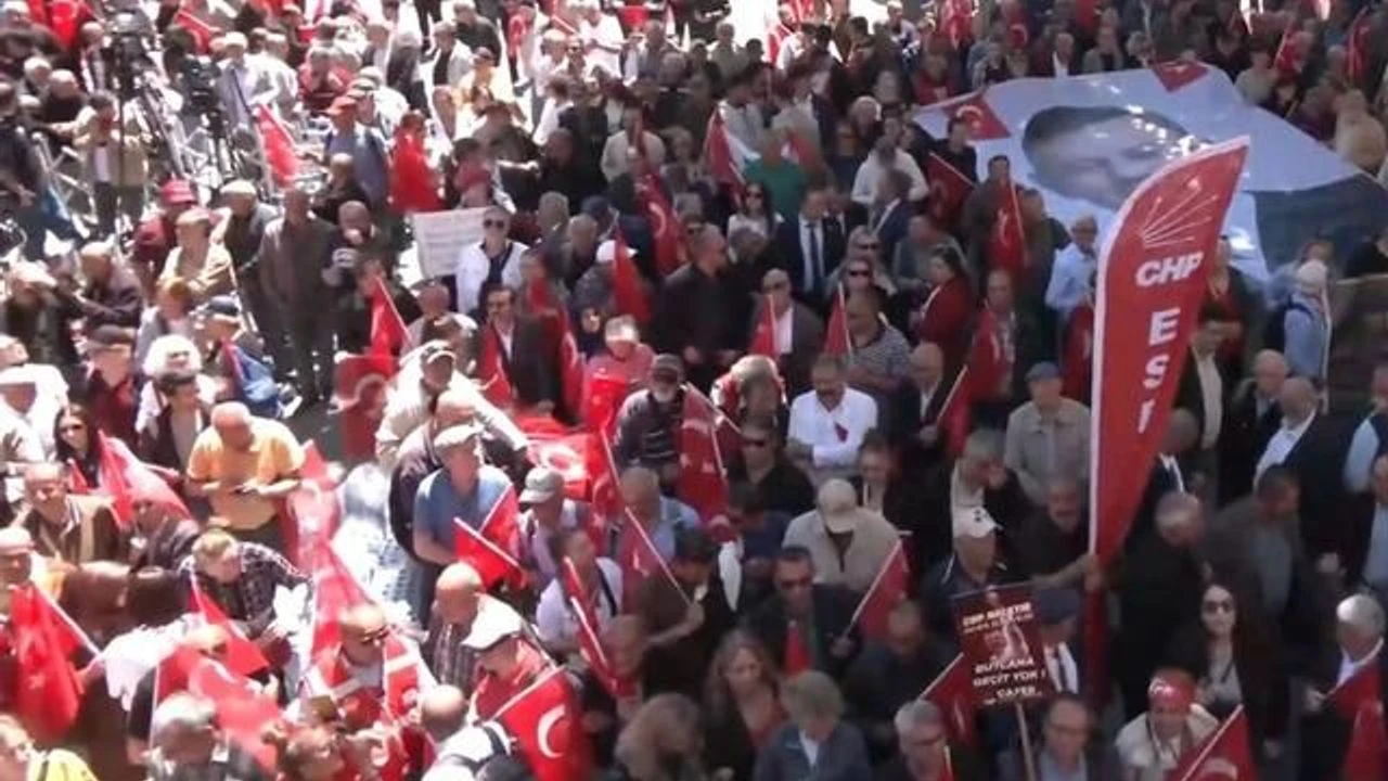 Ozgur Ozelin Bayramlasma Programina Yogun Katilim