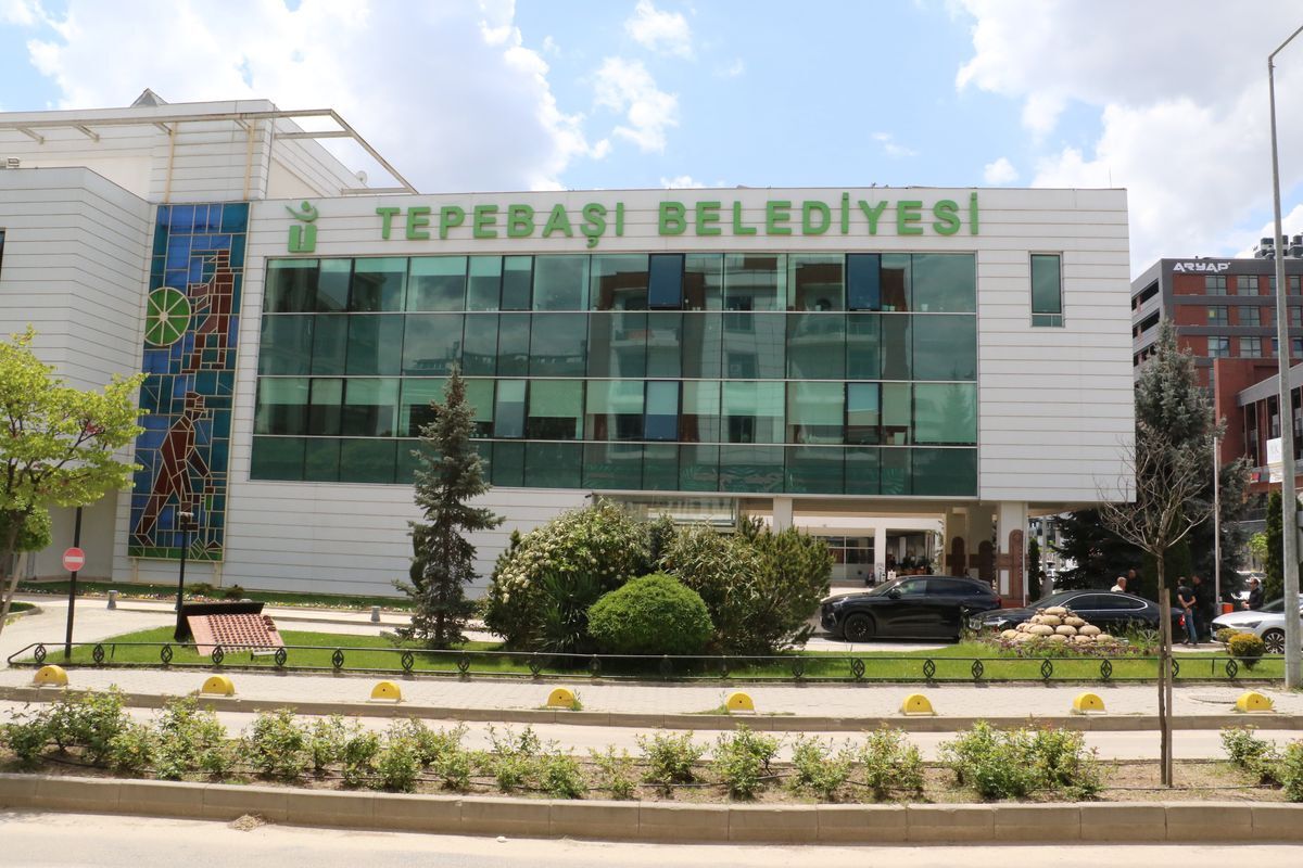 Tepebaşi Beledi̇yesi̇'ne Yolsuzluk
