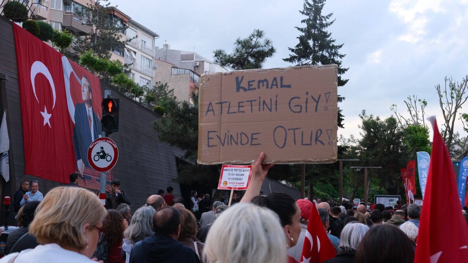 Yüzlerce Yurttaş Chp Eskişehir İl Binası’na Yürüdü3