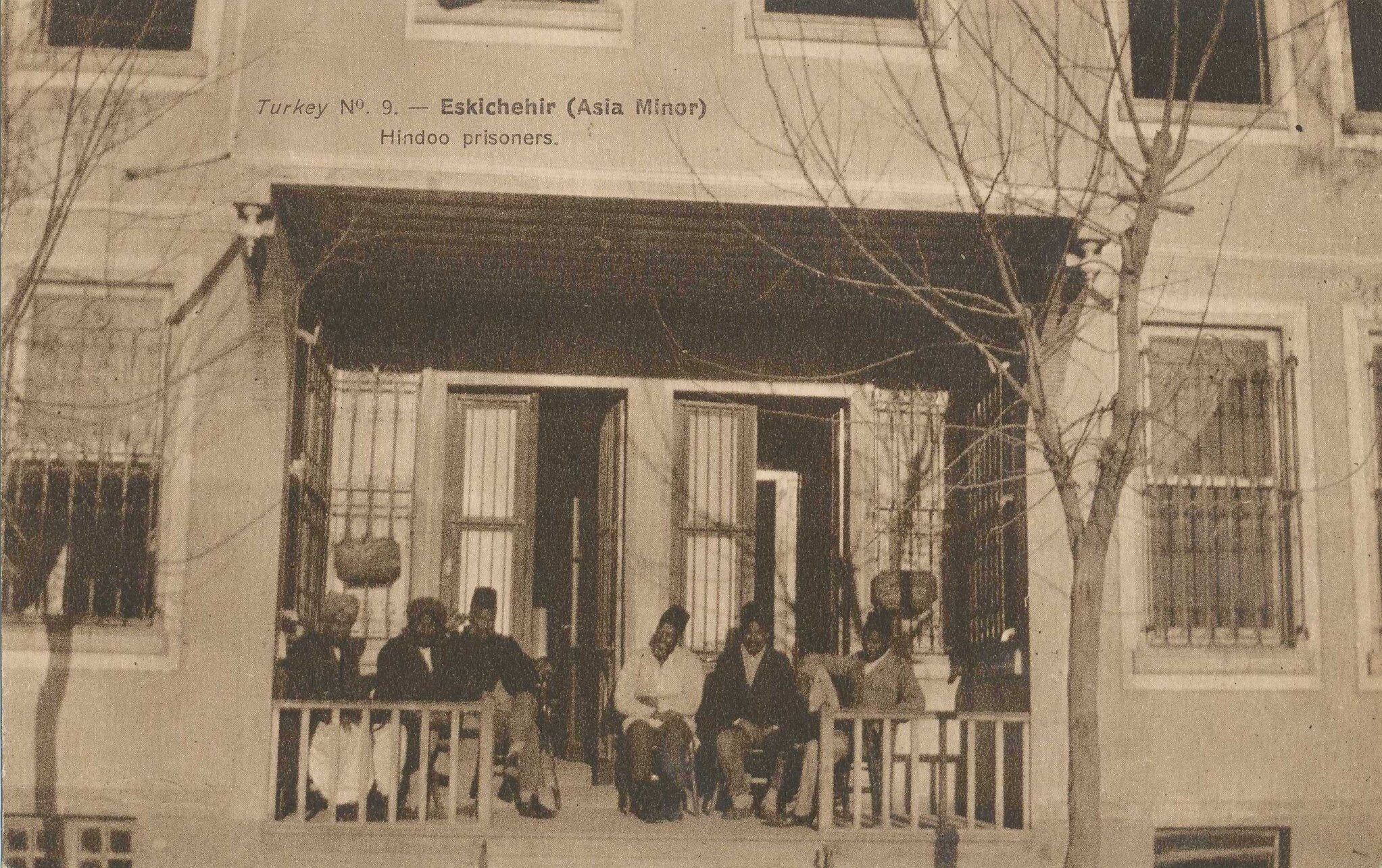 1. Dünya Savaşinda Doğu Cephesi̇nde Esi̇r Alinan Hi̇nt Asilli İngi̇li̇z Askerleri̇ni̇n Tutukluluklarini Geçi̇rdi̇kleri̇ Eski̇şehi̇r De Kaldiklari İstasyon Ci̇varinda Bulunan Bi̇na.
