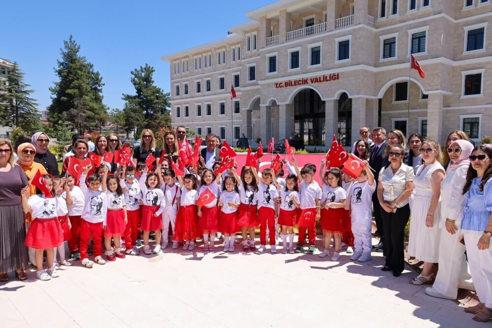 1071 Öğrencinin Emeğiyle Hazırlanan Mozaik Türk Bayrağı Açıldı2