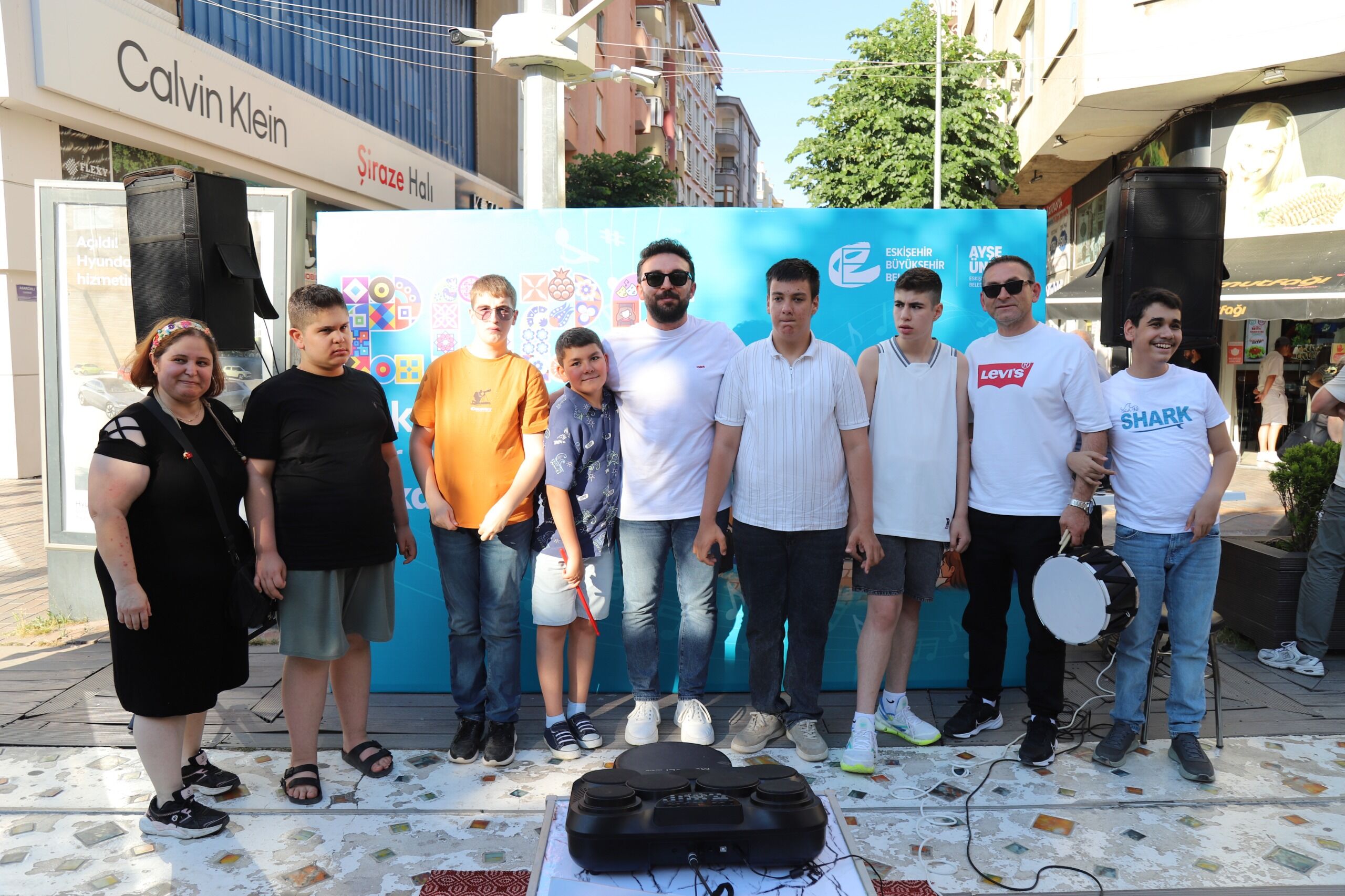 26’Sinda Müzi̇k, Alişveri̇ş Ve Dayanişma Bi̇r Arada (7)
